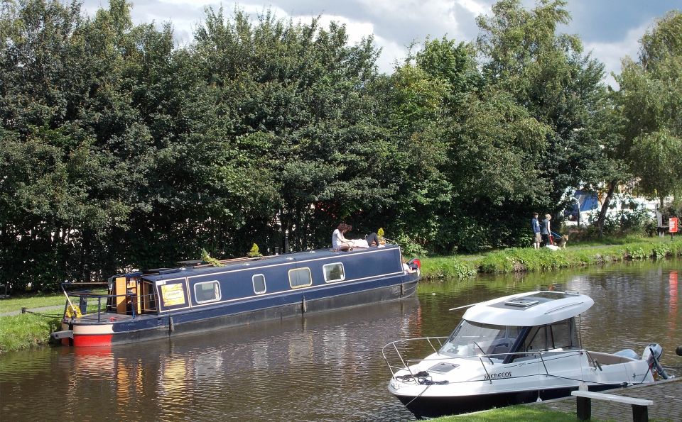 Boats on Union Canal at Ratho
