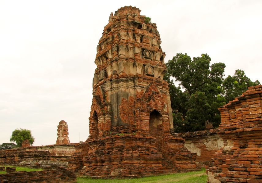 Chedi at Wat Mahathat at Ayutthaya in Northern Thailand
