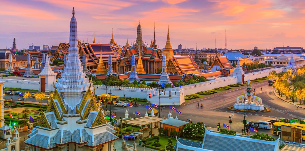 Bangkok City Shrine and Wat Phra Kaew ( Temple of the Emerald Buddha )