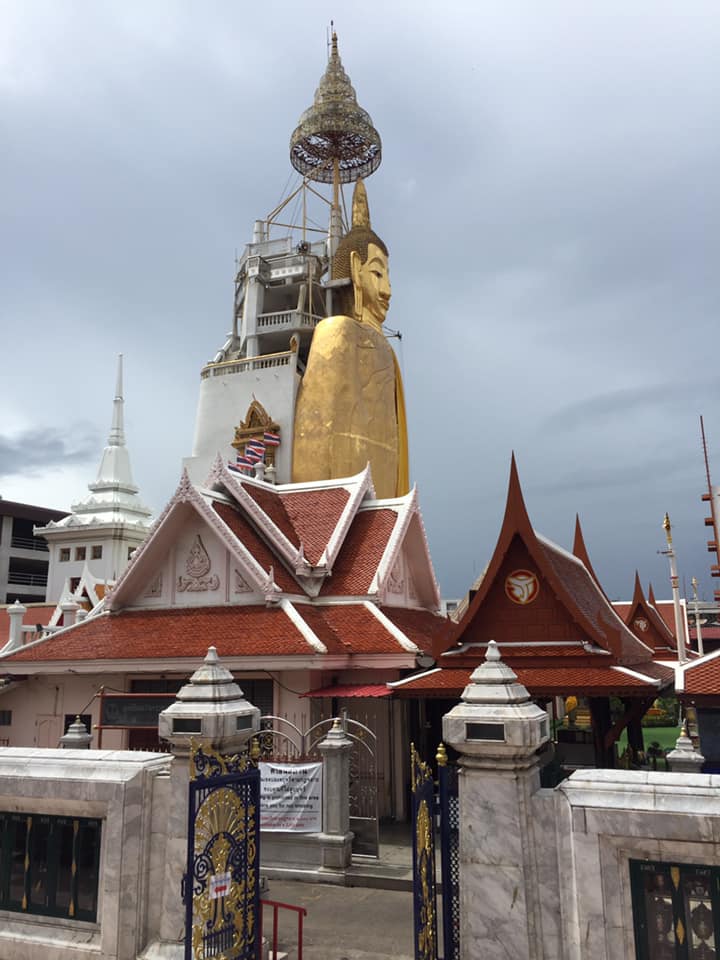 Standing Buddha ( Luang Pho To / Phrasiariyametri ) at Wat Intharawihan in Bangkok