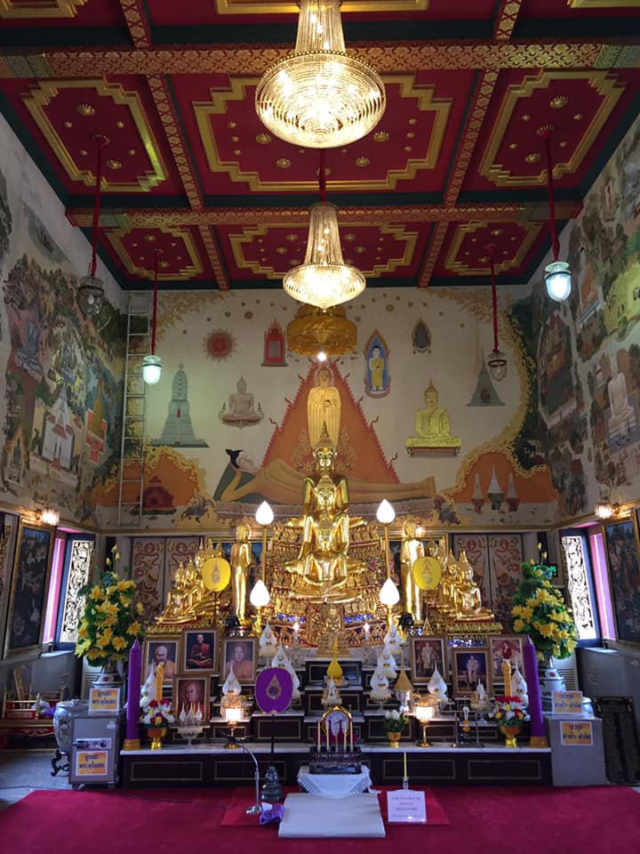 Wat Intharawihan in Bangkok