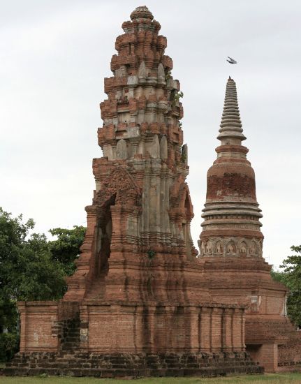 Phrang and Chedi at Wat Phra Si Ratana Mahatha