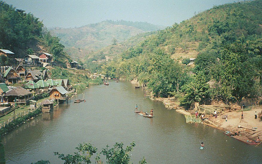 Mae Sai River - the border between Thailand and Myanmar / Burma