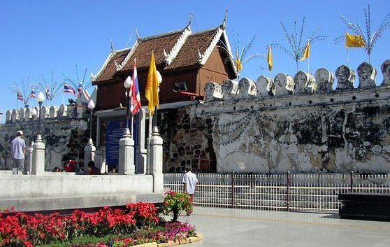 Old City Walls and Chum Phon Gate in Nakhon Ratchasima