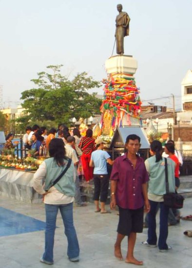 Statue of Thao Suranaree in Nakhon Ratchasima ( Khorat ) in Central Thailand