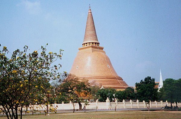 Phra Pathom Chedi at Nakhon Pathom - World's tallest Buddhist monument 
