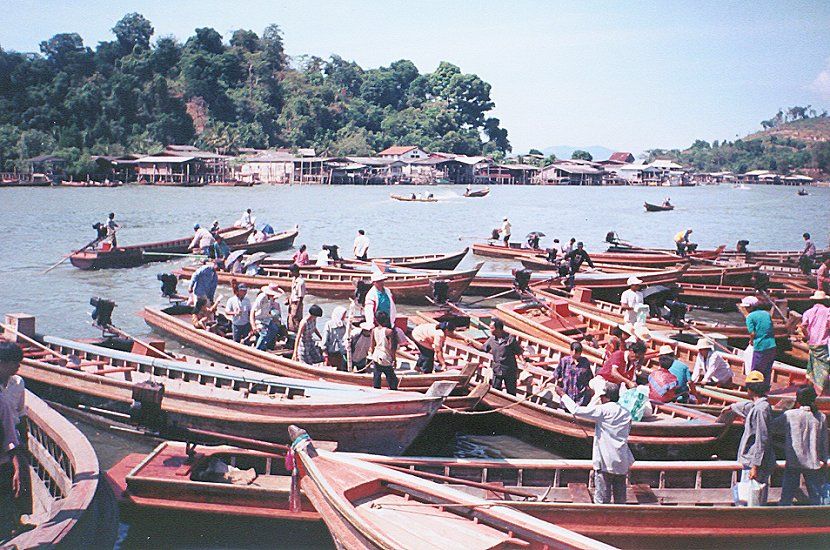 Ferries at Fishermen's Pier ( Saphan Pla ) at Ranong