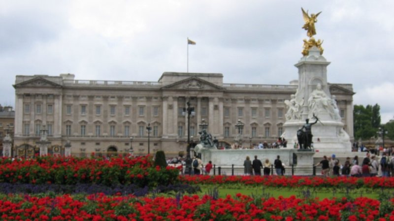 Buckingham Palace and the Victoria Memorial in London