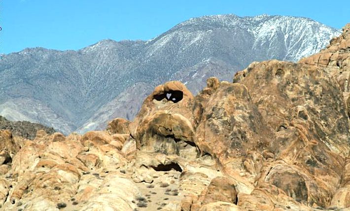 Heart Arch in the Alabama Hills in Owens Valley