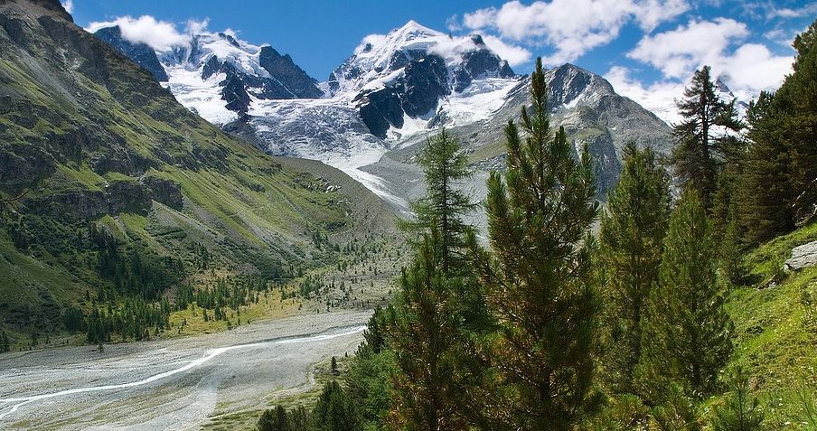 Val Roseg and Piz Bernina ( 4049 metres ) in the Italian Alps