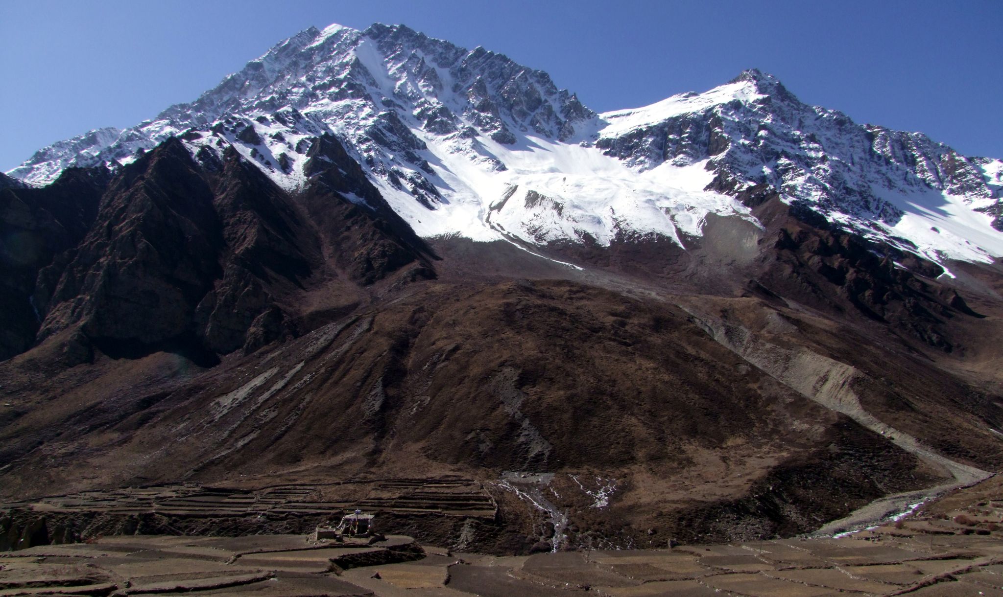 Pisang Peak above Naar Village