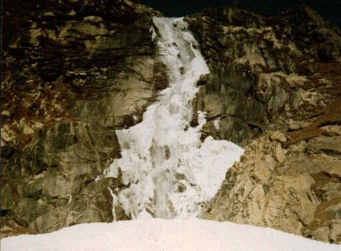 Frozen Waterfall on return from Lhonak to Kambachen