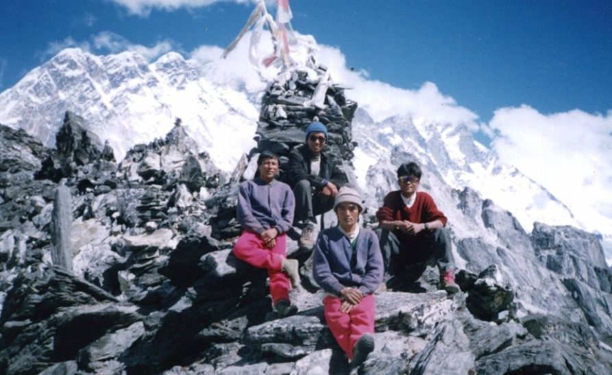 Trekking Crew on Kongma La