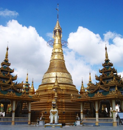 Ein Daw Yar Paya in Yangon ( Rangoon ) in Myanmar ( Burma )