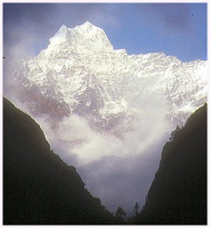 Kusum Kanguru above Dudh Kosi Valley