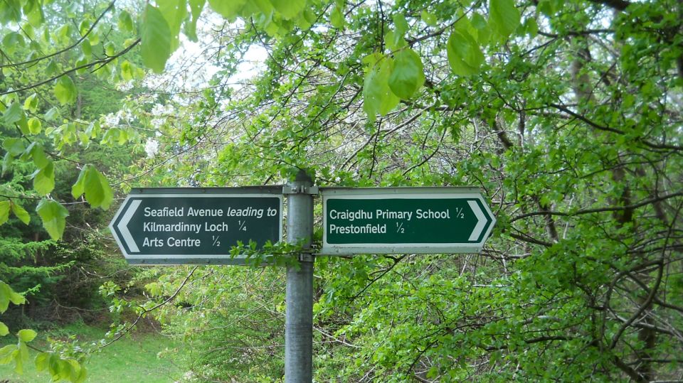 Signpost on Path from Kilmardinny Loch to Milngavie Road