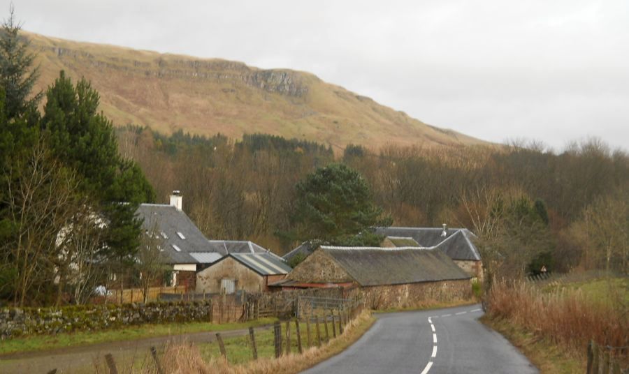 Cuilt Farm houses on the Cuilt road into Blanefield