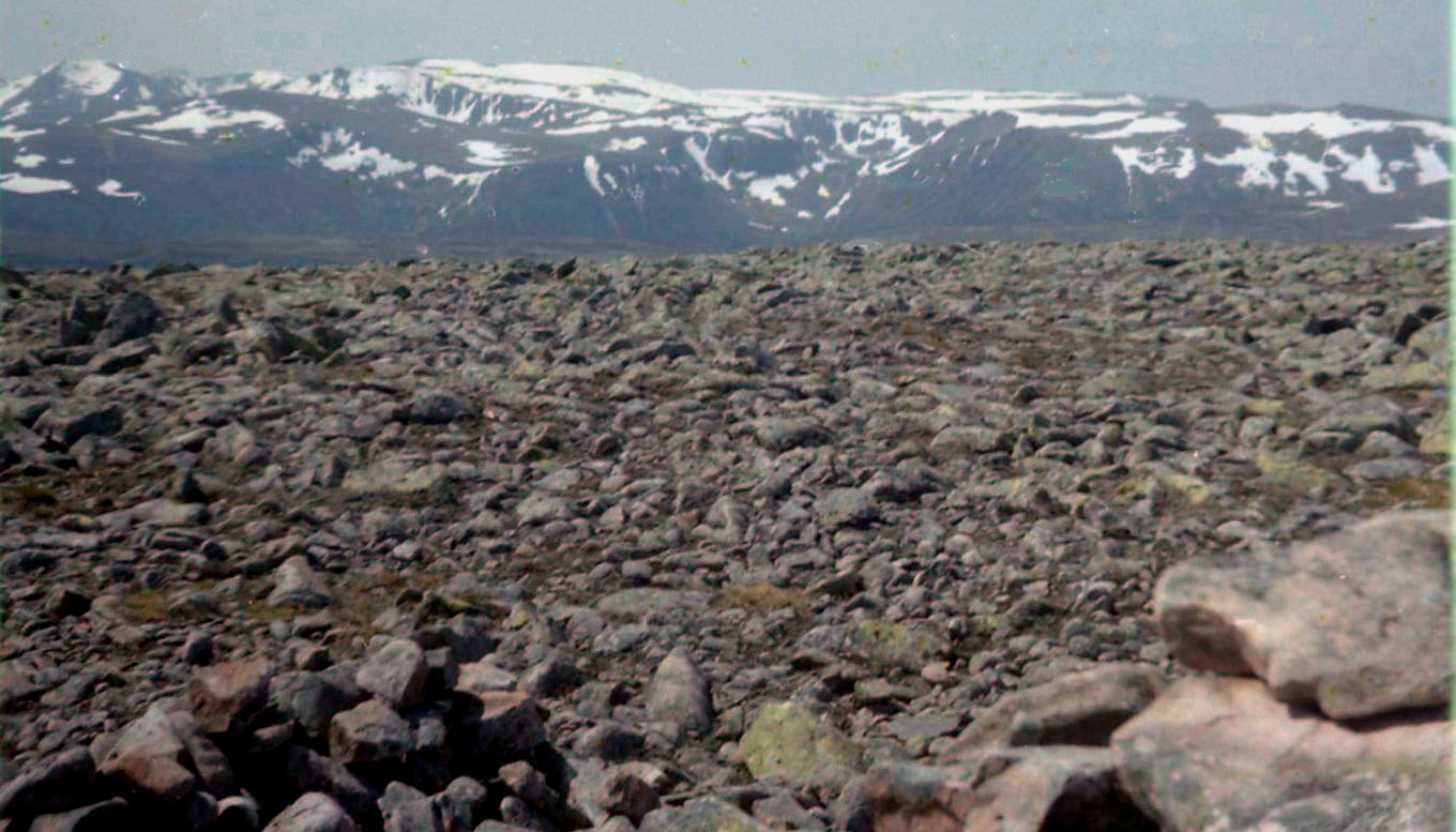 On circuit of Carn a' Mhaim and Derry Cairngorm