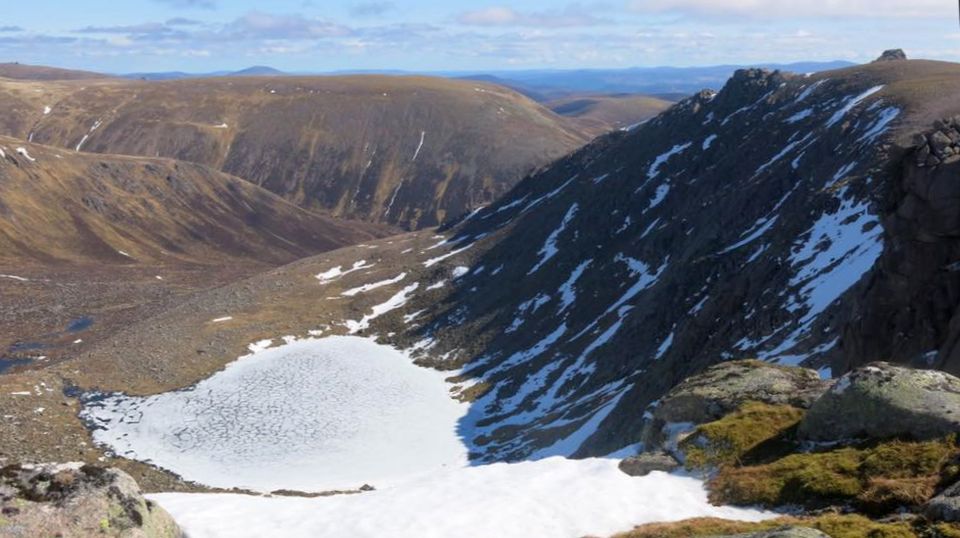 Dubh Lochan beneath Beinn a Bhuird