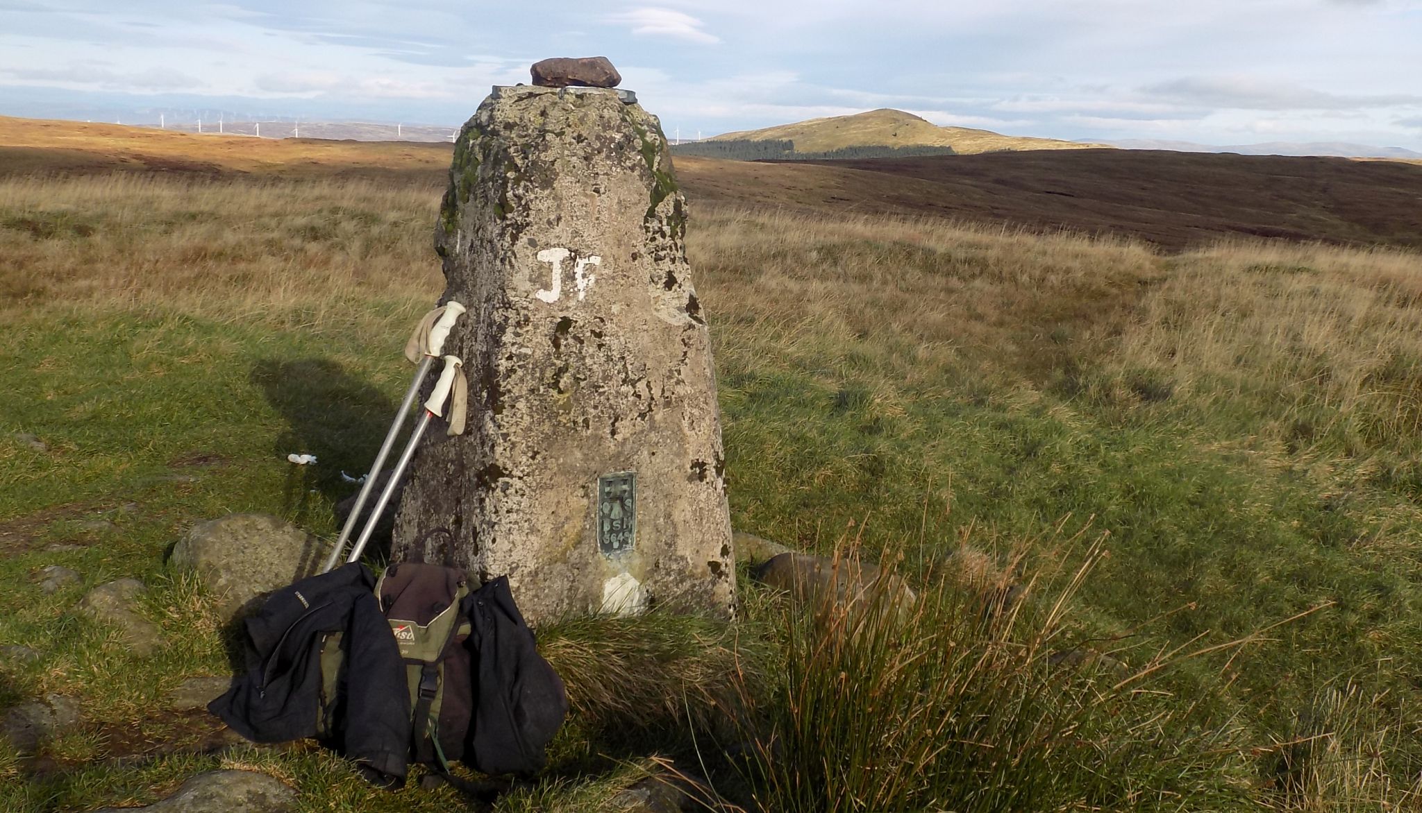 Meikle Bin from trig point on Cort-ma Law