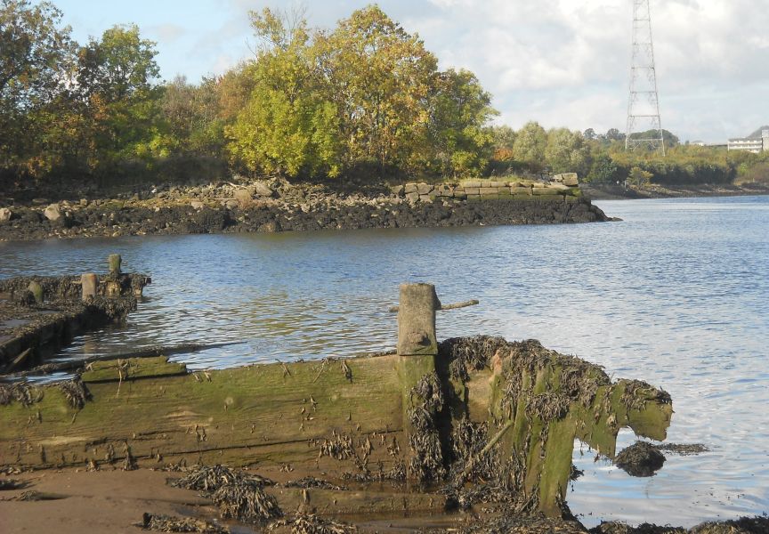 Remains of wooden barges / ‘mud punts’