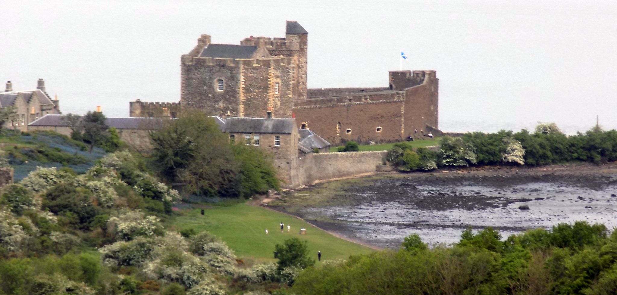 Blackness Castle from trig point above House of the Binns