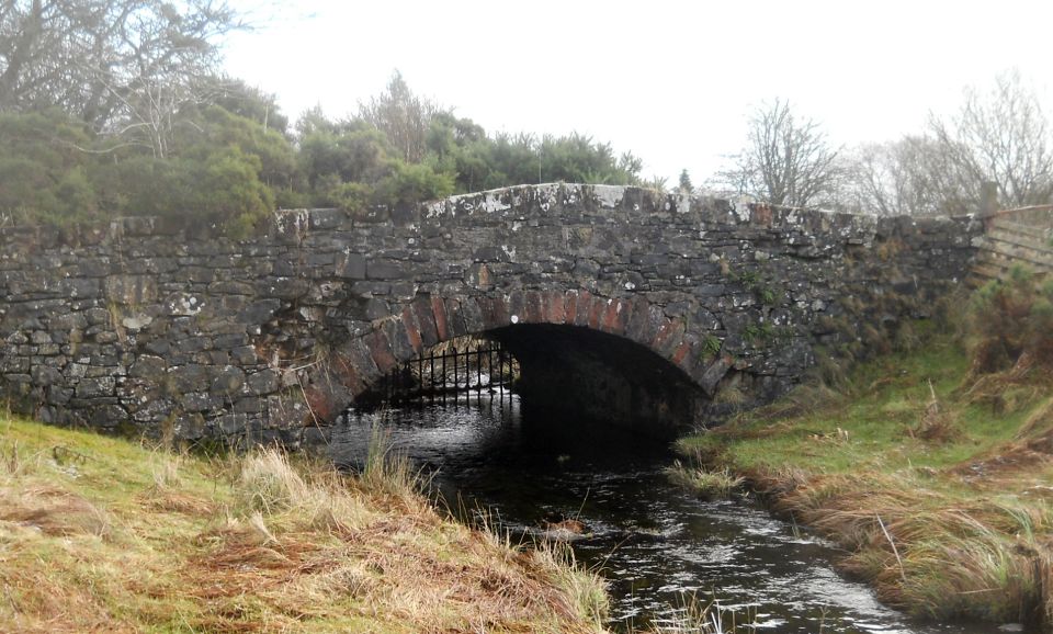 Old road bridge over the Craigton Burn at A809