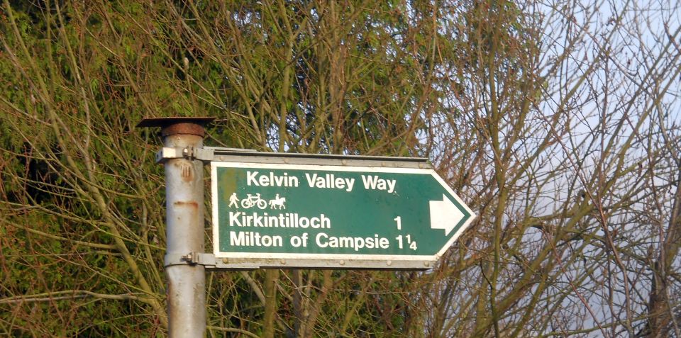 Signpost for the Kelvin Valley Way in Birdston Road