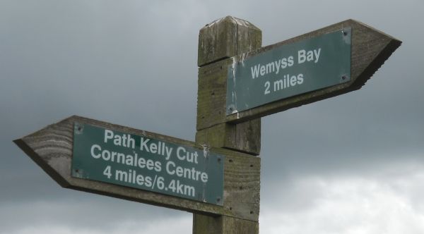Signpost at the Wemyss Bay reservoir on the Kelly Cut