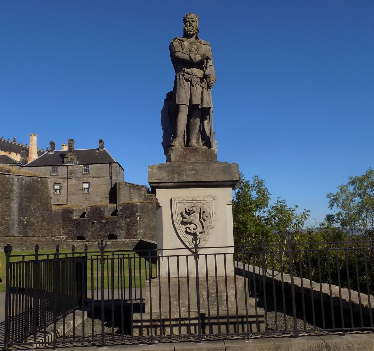 Robert the Bruce statue on the esplanade of Stirling Castle