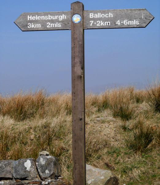 Signpost on Public Path from Balloch to Craigendoran