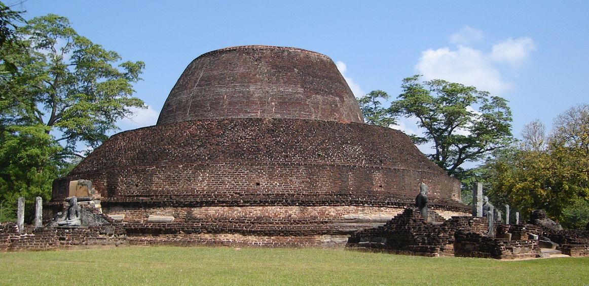 Menik Vihara in Polonnaruwa