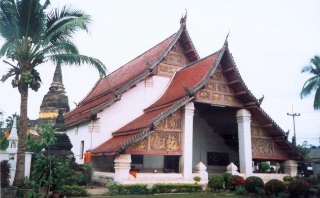 Wat Boromathat in Uttaradit in Northern Thailand